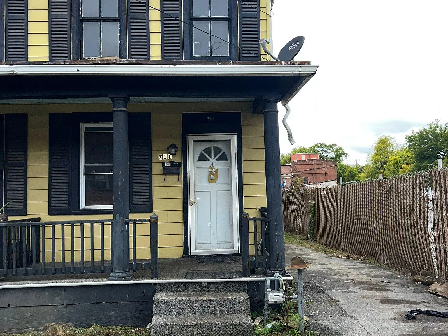 711 Forest St — Photo 3