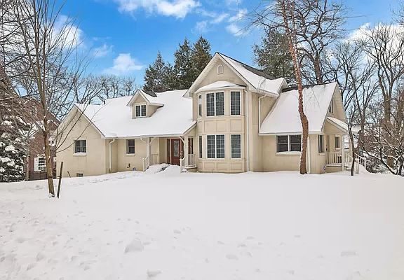 3rd image of 290 W 246th St