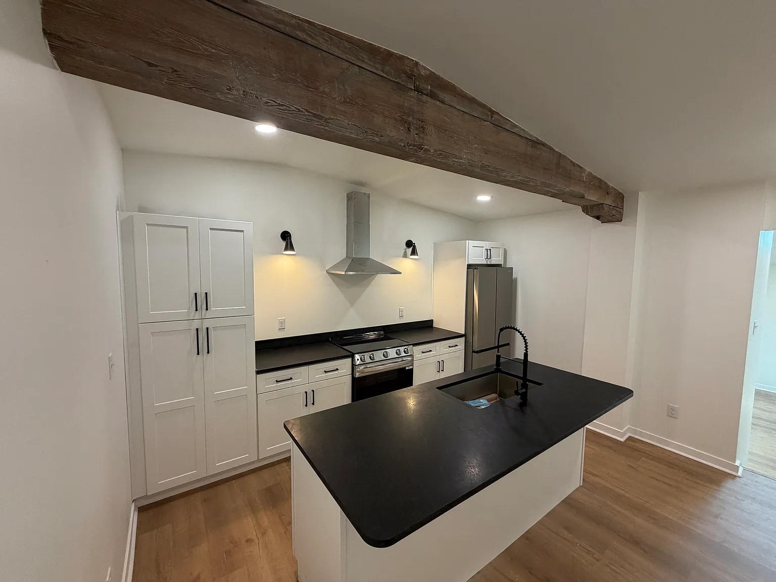 2 bed, 1300 sqft, $1,750 — Photo 1