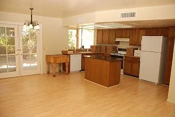 1st image of 409 E Sack Dr