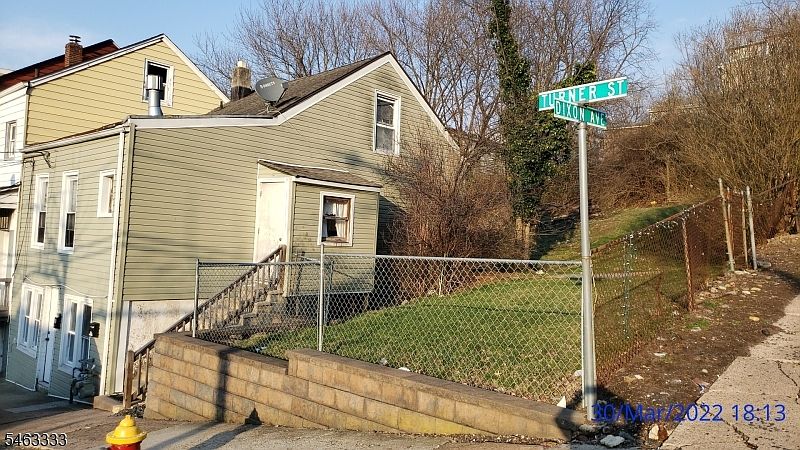1st image of 121 Turner St #123