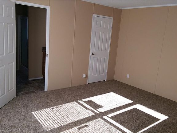 5th image of 265 Steamboat Dr