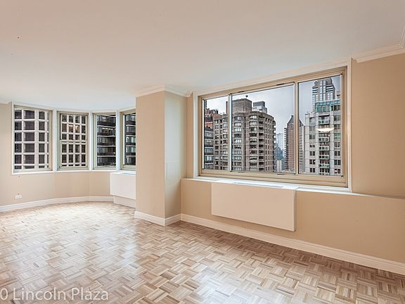 3rd image of 30 W 63rd St APT 24J