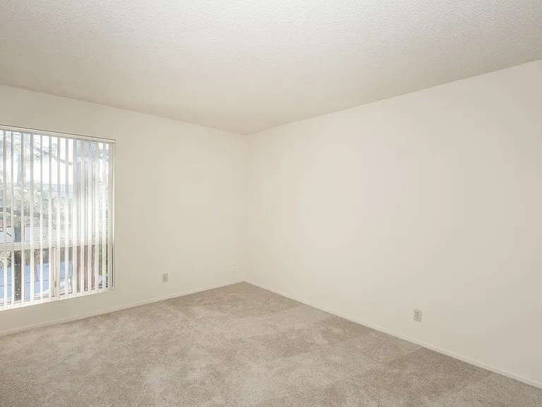 Emerald Victoria Apartments — Photo 16