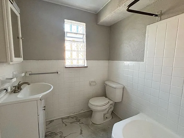 596 Lowell Ave — Photo 4