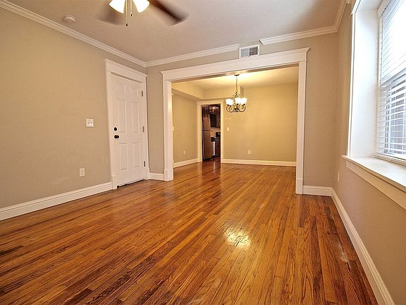 4th image of 2803 Charlotte St #1S