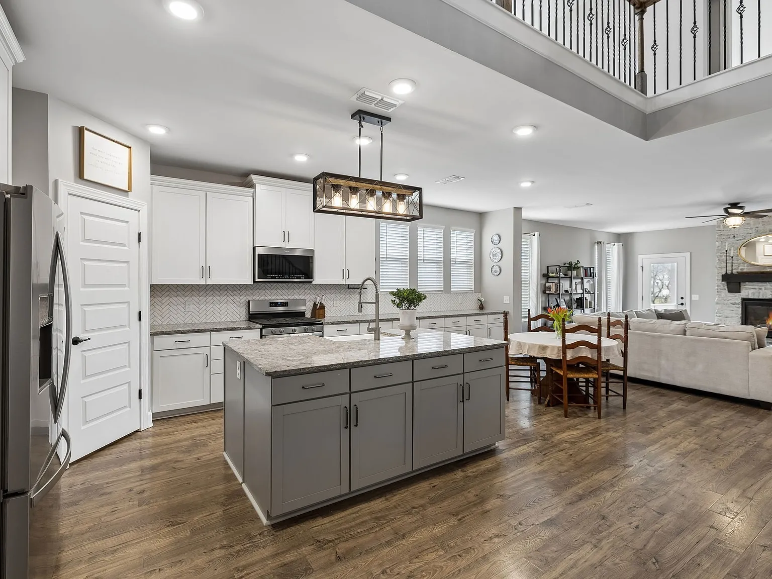 6 bed, 4.5 bath, 3844 sqft, $5,500 — Photo 3