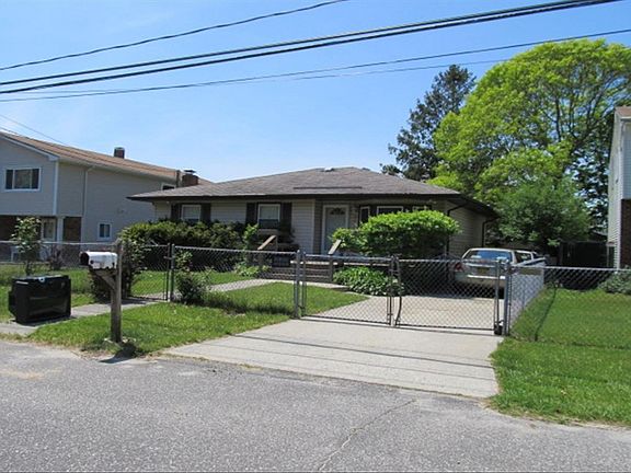 2nd image of 6 Ashwood Dr