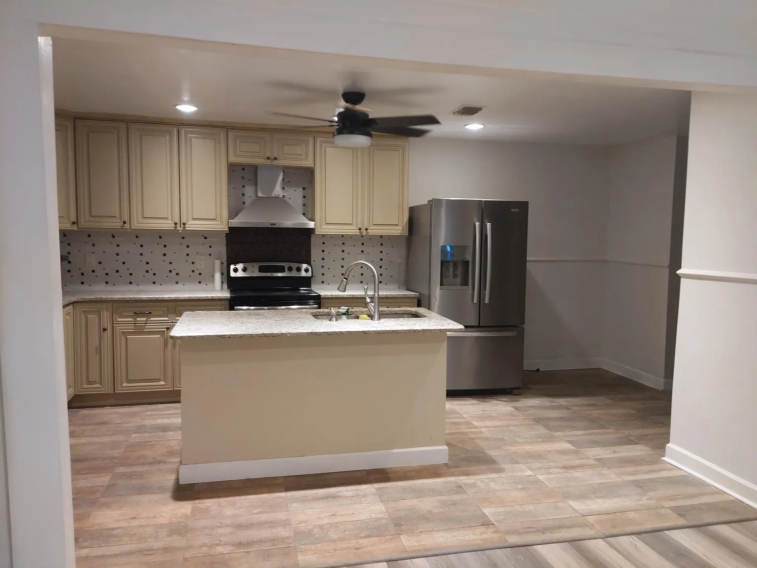 3 bed, 1295 sqft, $1,600 — Photo 4