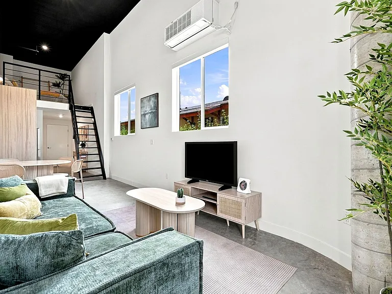 Step Designer Lofts — Photo 181