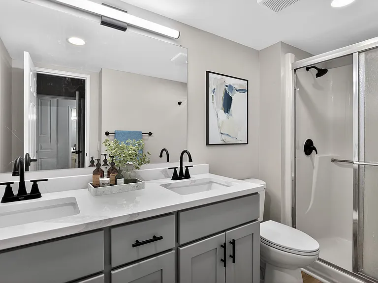 Elevate your lifestyle at The Venue Apartment Homes, where modern design meets comfort. Enjoy spacious bathrooms with sleek finishes and convenient features, perfect for your daily routine. Schedule a tour today and find your ideal home!