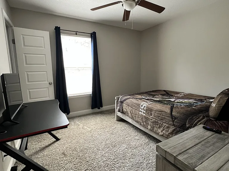 607 N Main St — Photo 11