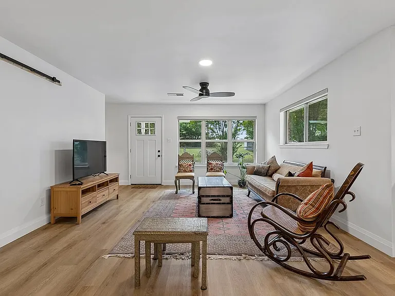 1212 W Murphy Rd — Photo 15