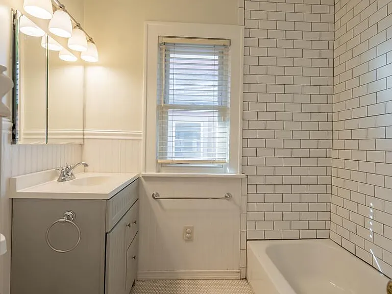6420 Oak St — Photo 10