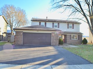 392 Ingleside Dr, Bolingbrook, IL 60490