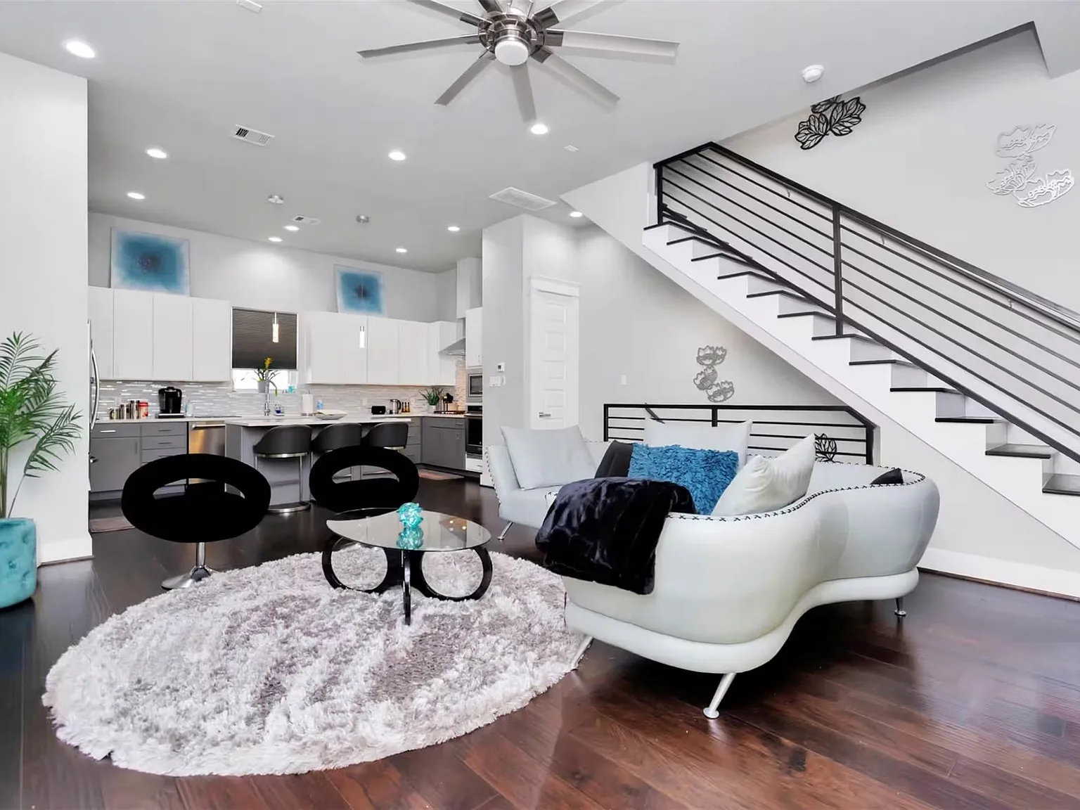 3 bed, 3.5 bath, 1736 sqft, $2,850 — Photo 3
