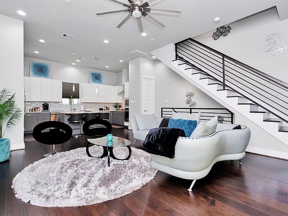3rd image of 2107 Engelmohr St #F