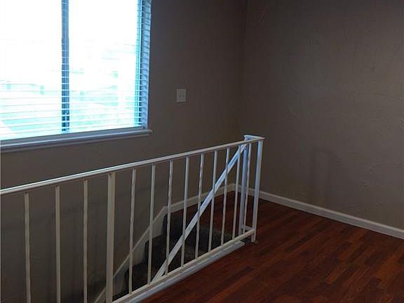 5th image of 1433 Elizabeth Ave Unit 4