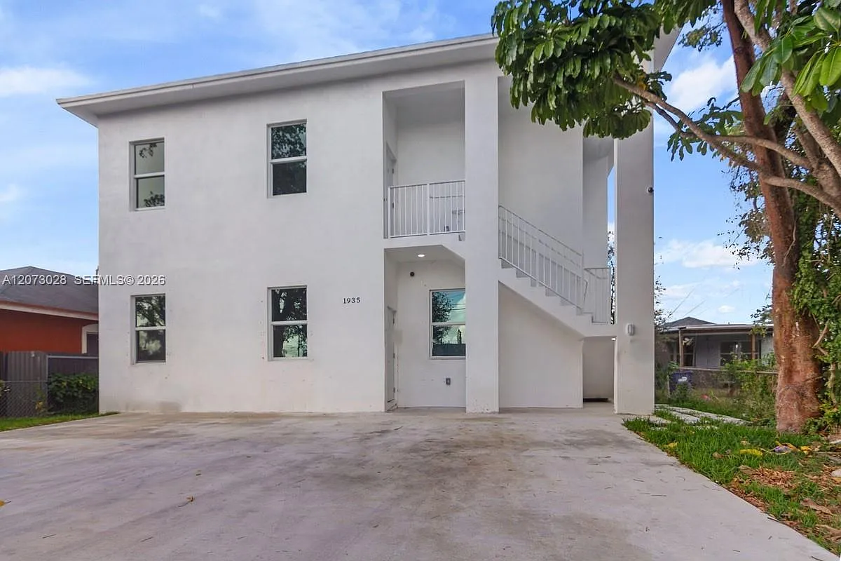 Para Villa Heights — Photo 2