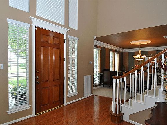 3rd image of 5702 Garden Point Dr