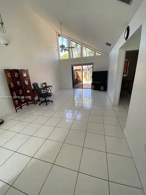 Briar Bay Townhouse Estat — Photo 3