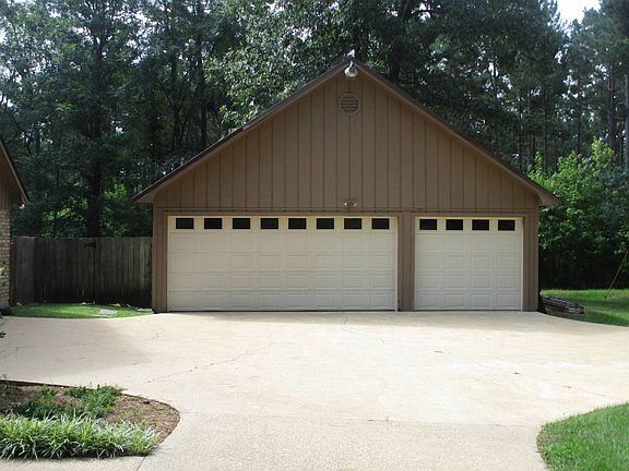3rd image of 105 Sumac Cir