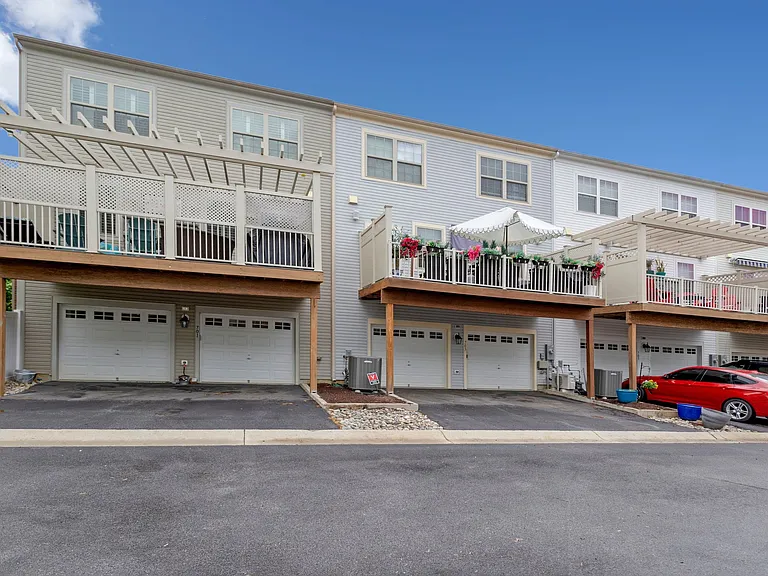703 Skippers Ln — Photo 43
