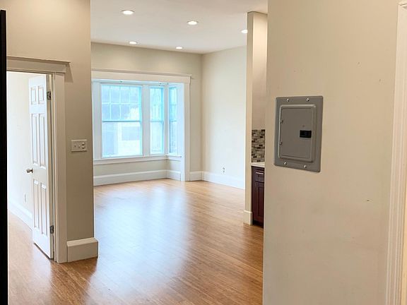 2nd image of 2055 Divisadero St #1