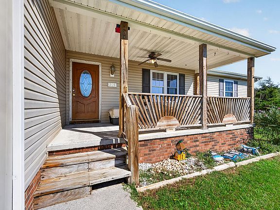 2nd image of 365 Oak Hill Ln