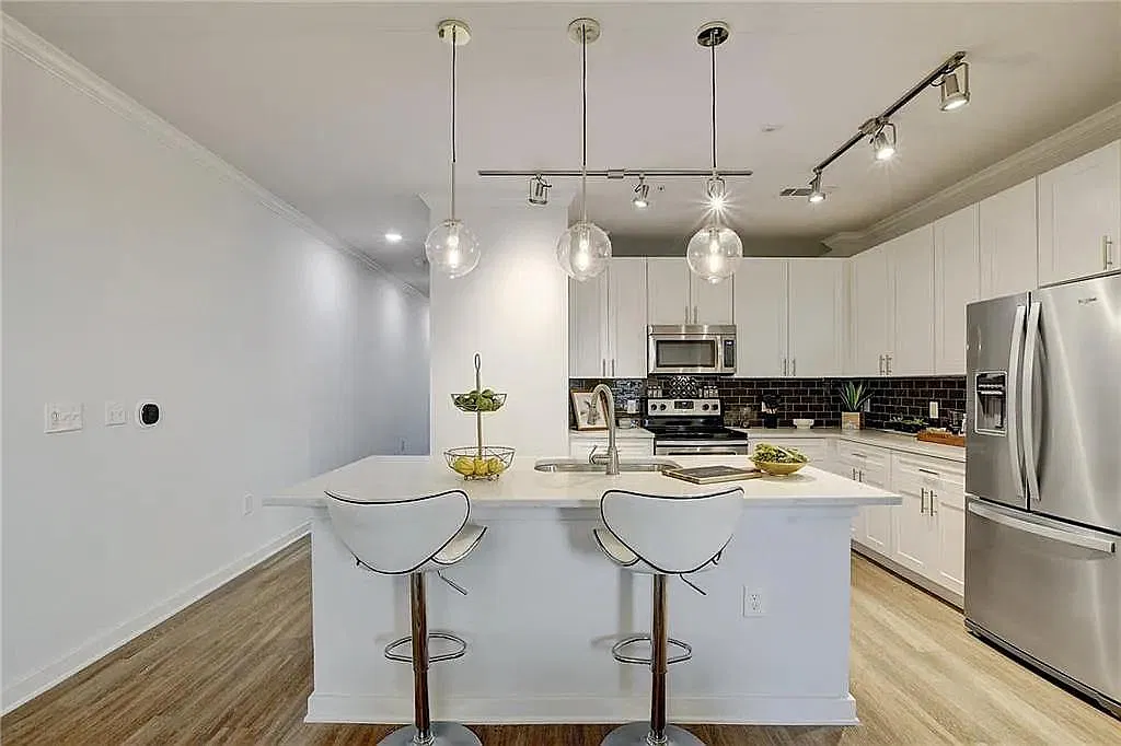 1 bed, 887 sqft, $2,200 — Photo 3