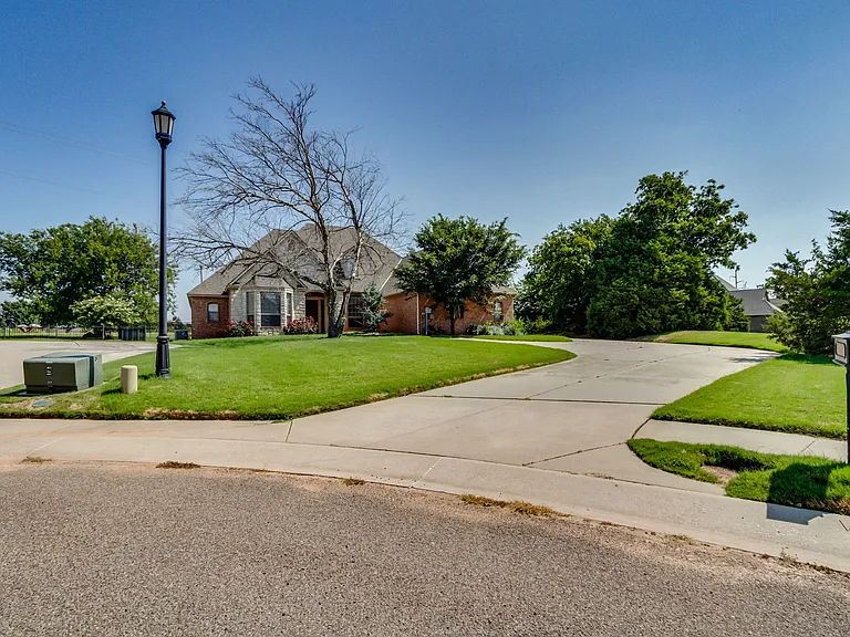 3341 Heritage Green Cir — Photo 64