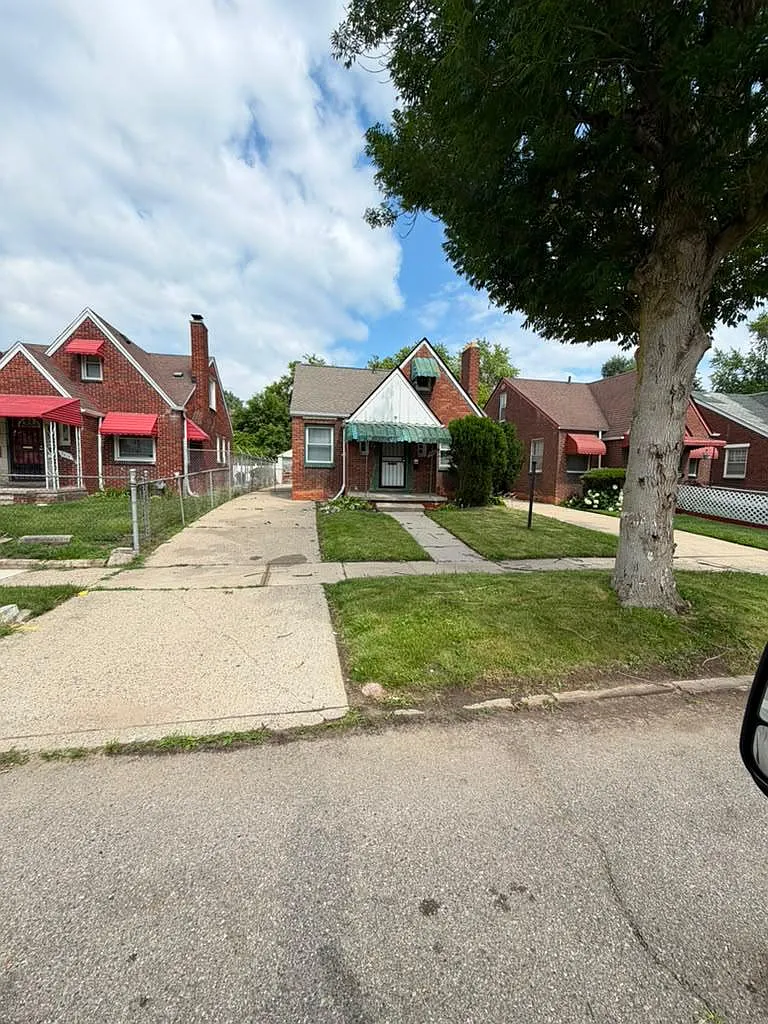 3 bed, 1092 sqft, $1,300 — Photo 2