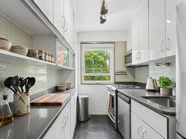 195 Adams St APT 4F, Brooklyn, NY 11201