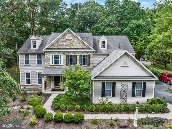1 Lark Ln, Reading, PA 19608