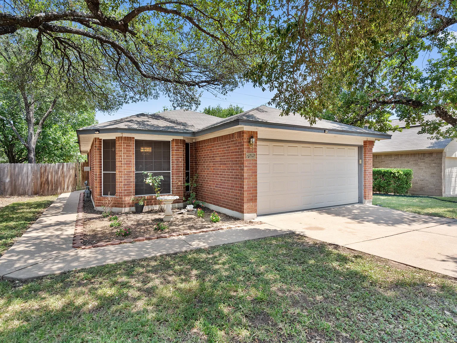 7525 Peabody Dr — Photo 2