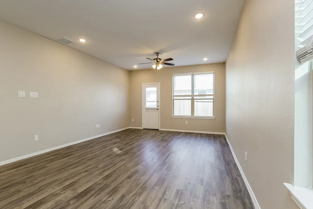 4 bed, 3.0 bath, 2178 sqft, $2,275 — Photo 4