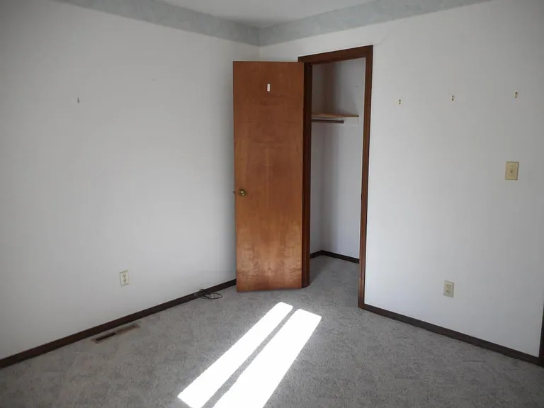 BEDROOM 2 CLOSET_10292018
