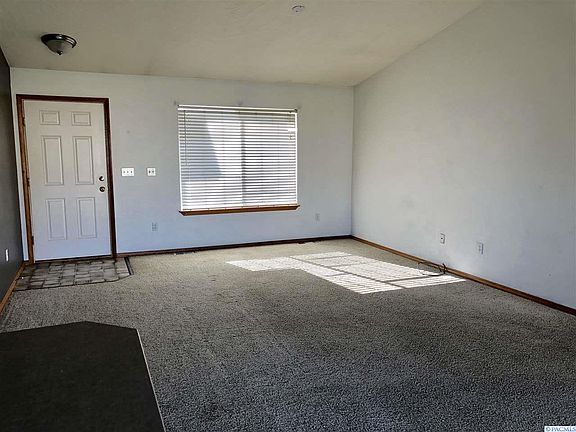 3rd image of 4915 Cambridge Ln
