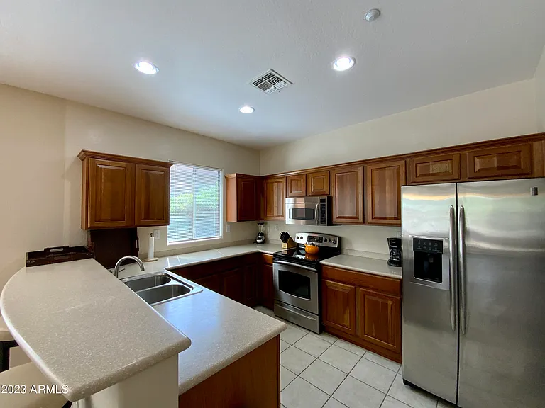 1776 W Owens Way — Photo 2