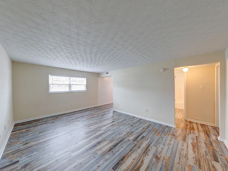 Lawrence Glen Apartments — Photo 7