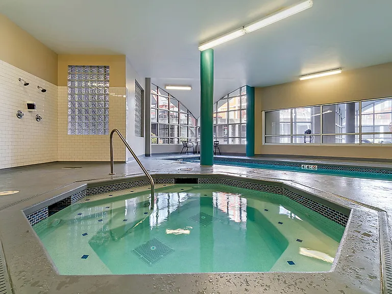 Fountain Court — Photo 28
