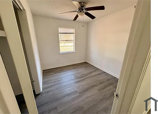 3 bed, $1,300 — Photo 4