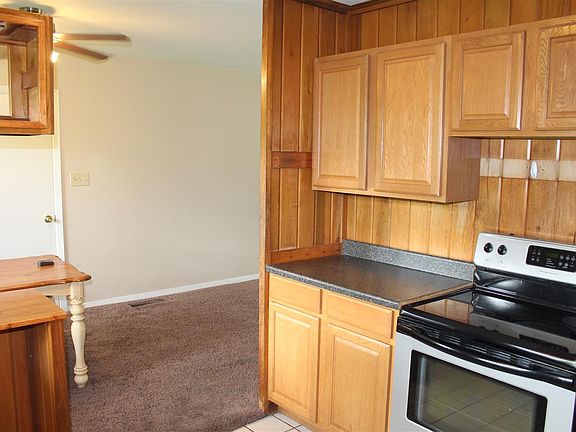5th image of 204 S Hawthorne Dr