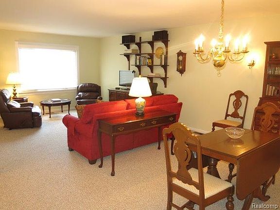 5th image of 718 Claire Pointe Dr