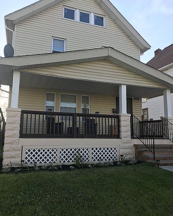 1st image of 2108 W 105th St