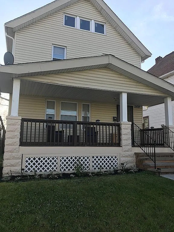 2108 W 105th St photo 1