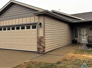 807 E 73rd St, Sioux Falls, SD 57108