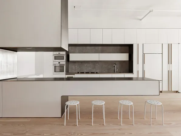 7 East 17th Street image 3 of 8