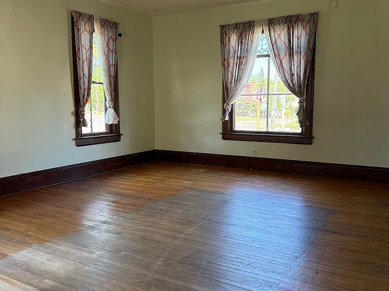 822 N High St — Photo 2