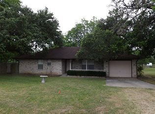805 N Main St, Hallettsville, TX 77964